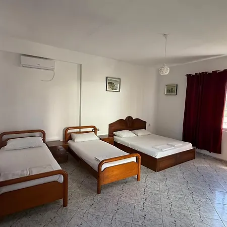 Victor House בית אירוח Vlorë