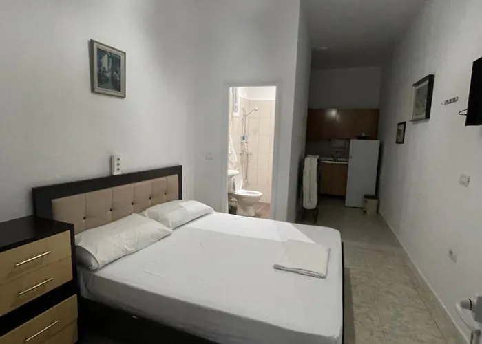 Victor House Homestay *