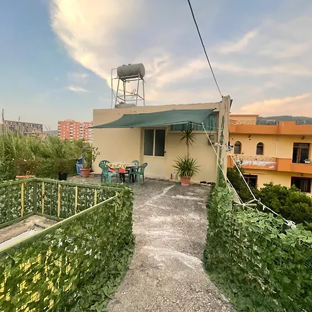 Victor House فلورا