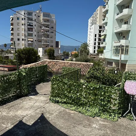 Victor House فلورا