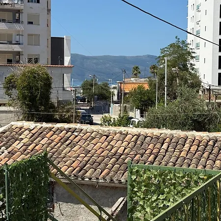 Victor House فلورا